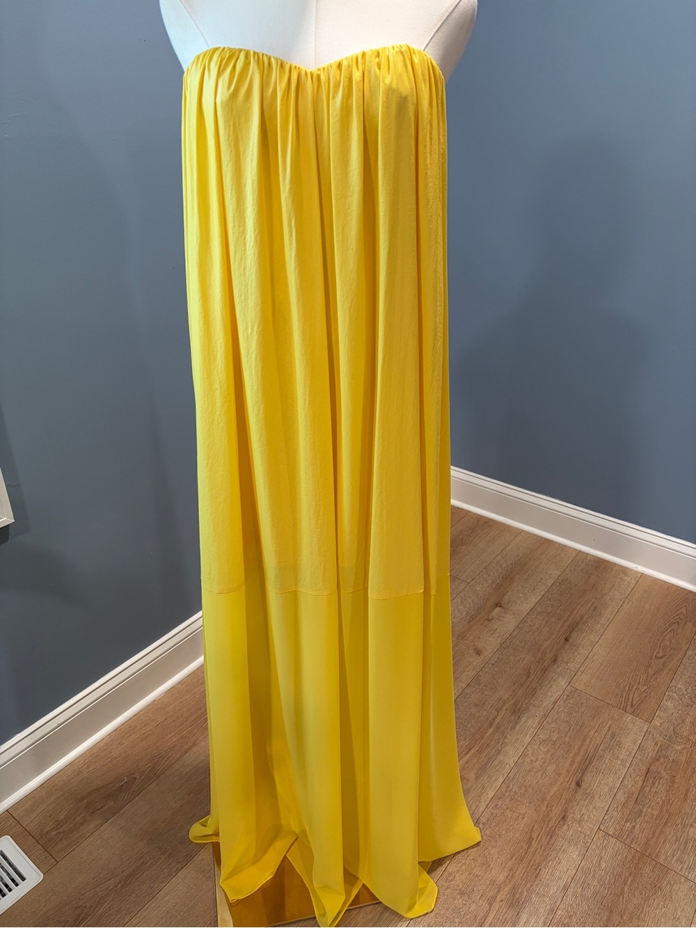 BCBGMAXAZRIA Yellow Strapless Cape Overlay Gown Dress Size 4 Formal